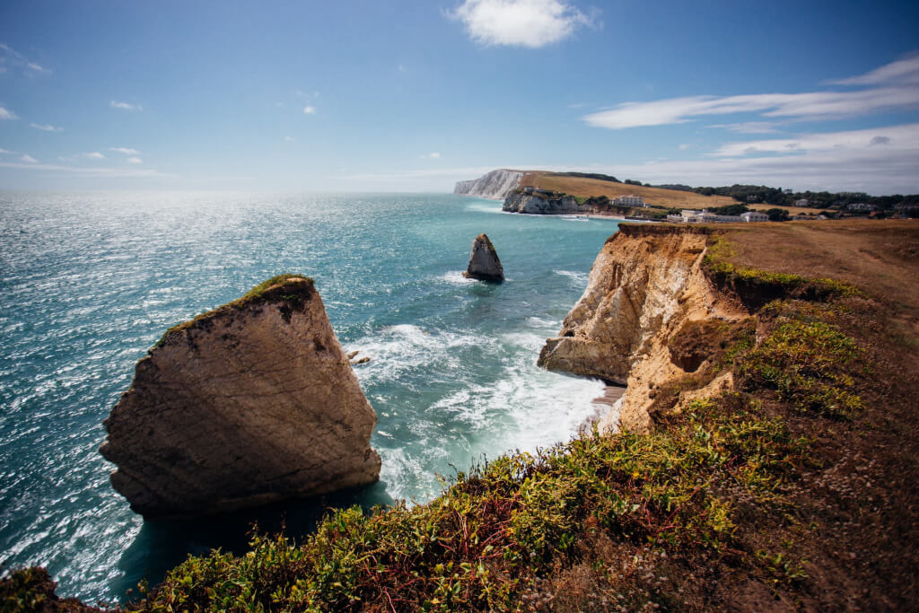 Photo of a cliff and ocean in the Island of Wight